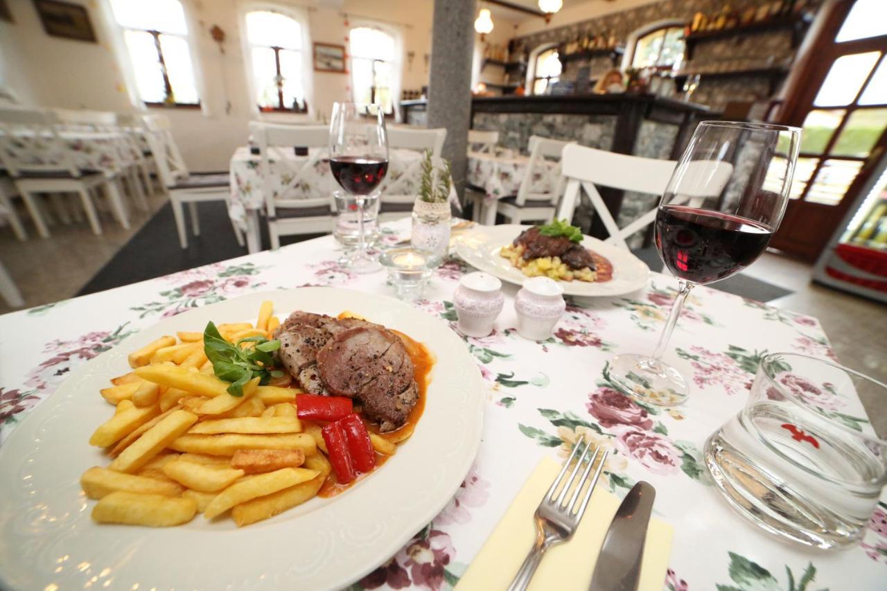 Restaurace A Pension Chalupa Hlásná Třebaň Zewnętrze zdjęcie